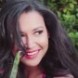 Naya prend la pose